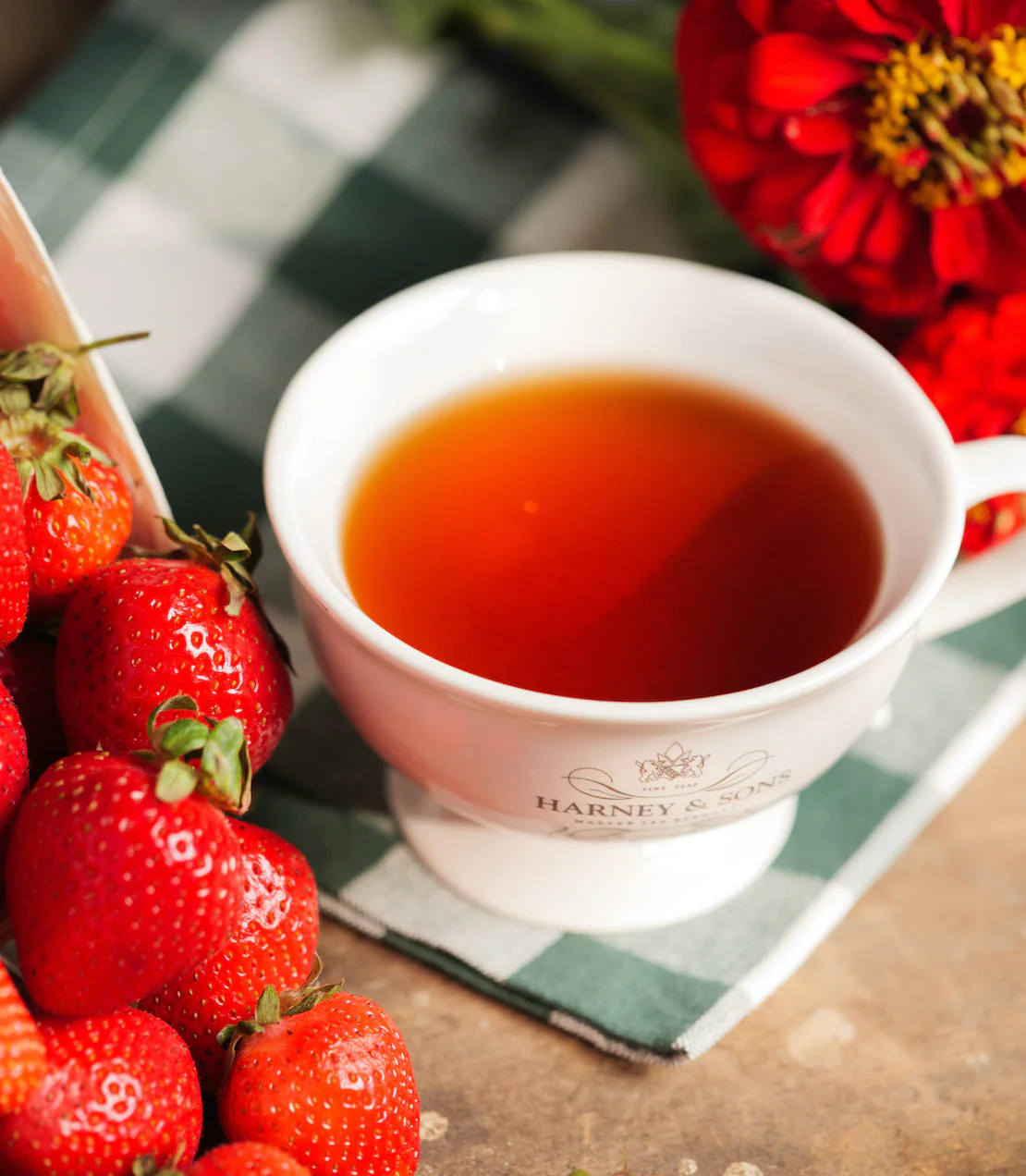 Strawberry Vanilla, HT Tin of 20 Sachets - Image 2